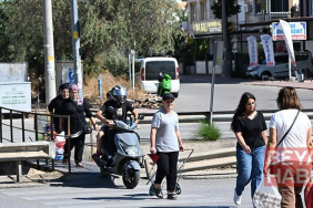 İki mahalleyi ayıran caddede üst geçit çilesi