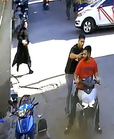 Çantasını gasbeden şüphelinin peşinden koştu