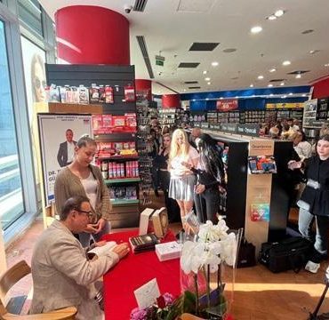 Dr. Turhan Güldaş’ın ‘Saniye Saniye En Muhteşem Versiyonunu Yarat’ kitabı okurlarla buluştu