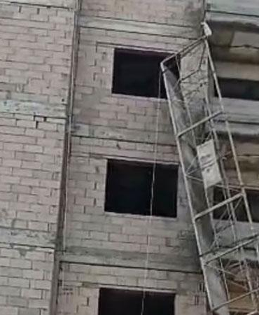 İnşaat işçisi 2 kardeş, iskeleden düştü; 1 ölü, 1 yaralı