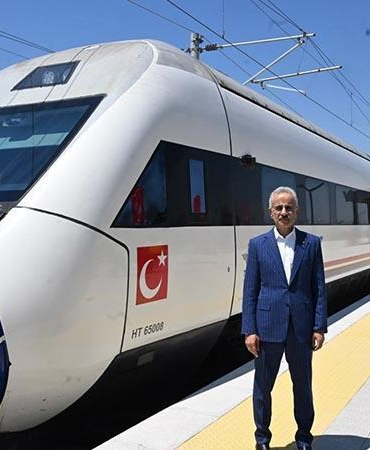 Bakan Uraloğlu: YHT ağına doğrudan bağlı il sayısı 14’e çıkıyor