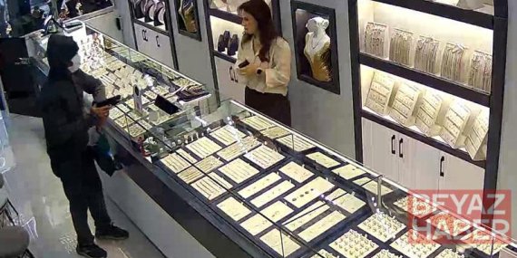 Oyuncak tabancayla kuyumcuyu soymaya kalktı, alarma basılınca kaçtı