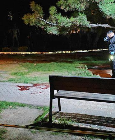 Birlikte alkol aldığı arkadaşını bıçakladı