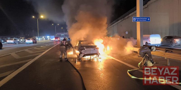 Sarıyer TEM Otoyolu’nda otomobil duran taksiye çarptı: 2 araç yandı, 5 kişi yaralandı