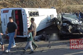 Bingöl’de midibüs ile kamyonet çarpıştı: 12 yaralı