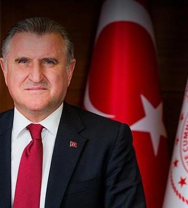 Bakan Bak: Gençlik ve Spor Bakanlığı Burs ve Öğrenim Kredisi başvuruları başladı