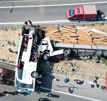Manisa'daki otobüs kazasında geri manevra hatası: 11 eve ateş düştü! Şoförlerin ifadesi ortaya çıktı