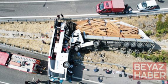 Manisa'daki otobüs kazasında geri manevra hatası: 11 eve ateş düştü! Şoförlerin ifadesi ortaya çıktı