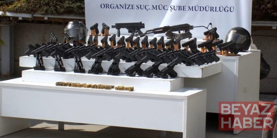 Suç örgütü operasyonlarında ele geçirilenler emniyette sergilendi