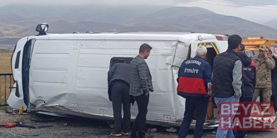 Öğrenci servisi devrildi; 12 yaralı