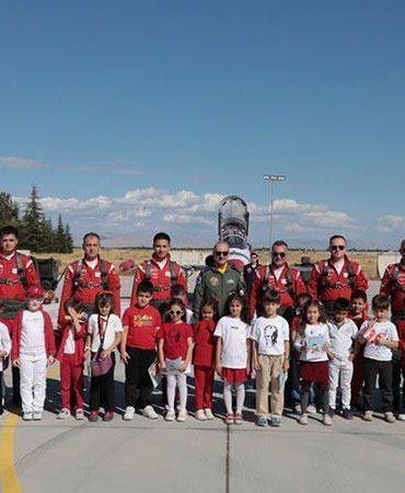 Öğrencilerden 7’nci Ana Jet Üs Komutanlığı’na ziyaret