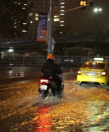 İzmir’de sağanak etkili oldu