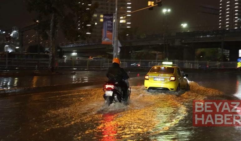 İzmir’de sağanak etkili oldu