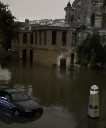 Kağıthane’de dere taştı; tarihi Sadabad Camii