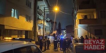 Boşaltılan binada balkon çöktü, sokak giriş-çıkışa kapatıldı