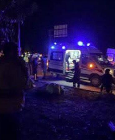 Tarım işçilerini taşıyan midibüs ile TIR çarpıştı: 17 yaralı