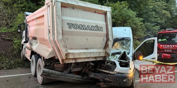 Ordu’da yolcu minibüsü kamyonla çarpıştı: 1 ölü 23 yaralı
