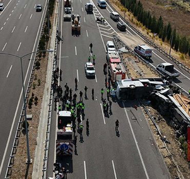 Manisa'daki otobüs kazasından acı haber geldi: Hayatını kaybedenlerin sayısı 12'ye çıktı
