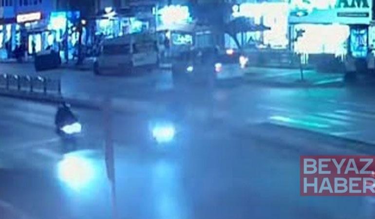 İki motosikletin çarpıştığı kazada 1 yaralı; o anlar kamerada