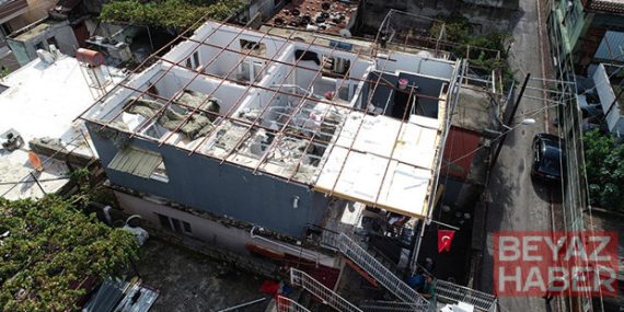 Adana'da fırtına çatıyı uçurdu! Evin sahibi o anları anlattı: Deprem oldu sandık