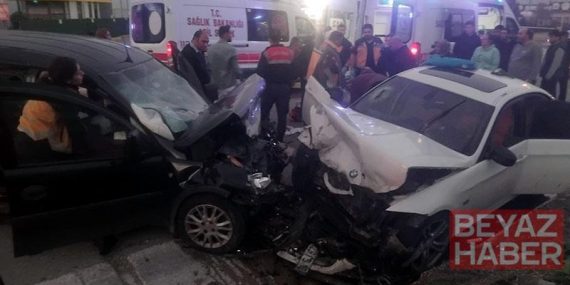 Gebze’de iki otomobil çarpıştı: 4 yaralı