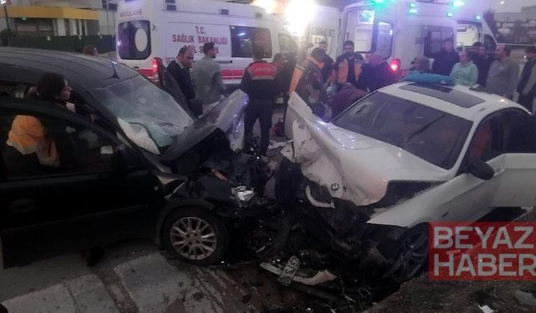 Gebze’de iki otomobil çarpıştı: 4 yaralı