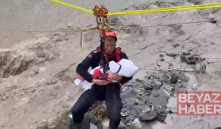 Zeynep bebeği kurtaran AFAD görevlisi Ergül: Paha biçilemez mutluluktu
