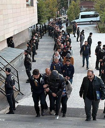 Yasa dışı bahis operasyonunda, hesaplarında 7,1 milyar lira para hareketi tespit edilen 78 şüpheli tutuklandı