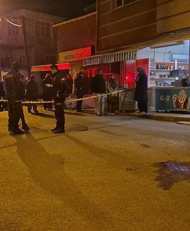 Boşanma aşamasındaki eşi ve olaya müdahale eden kişiyi tabancayla vurdu: 2 yaralı