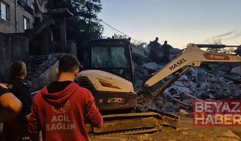 Zonguldak’ta 2 katlı bina çöktü; enkazda kalan 2 kişiden 1’i sağ, diğerinin cansız bedeni çıkarıldı