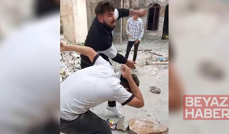 Şanlıurfa’da metruk evde 1 kişi, 4 kişiyi darbetti: O anlar kamerada