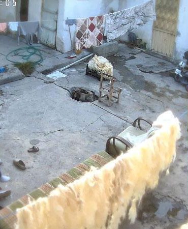 Kendisini terk eden kadın ile annesini bıçaklayan şüphelinin eve girip çıktığı anlar kamerada