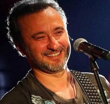 Ünlü şarkıcı Nev hayatını kaybetti! Menajeri acı haberi duyurdu