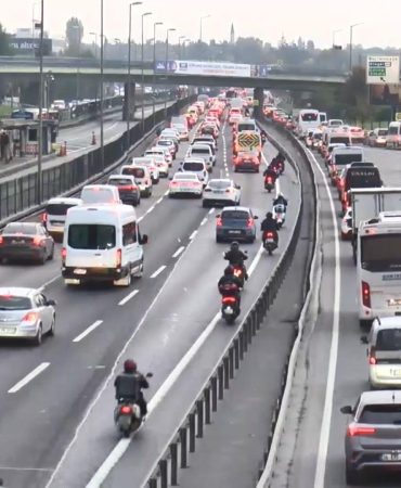 Haftanın ilk iş gününde trafik yoğunluğu