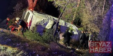 Minibüs şarampole devrildi: 15 yaralı