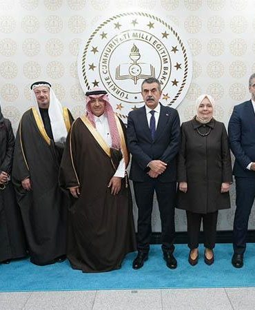 Bakan Tekin, Suudi mevkidaşı ile bir araya geldi
