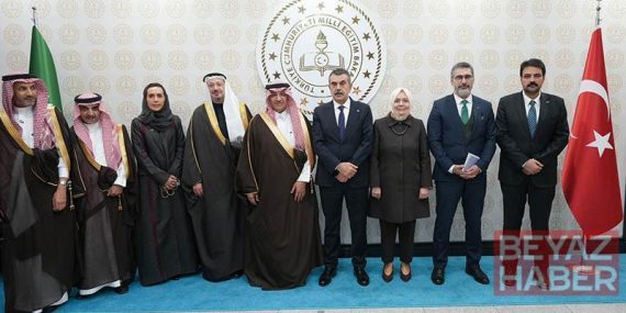 Bakan Tekin, Suudi mevkidaşı ile bir araya geldi