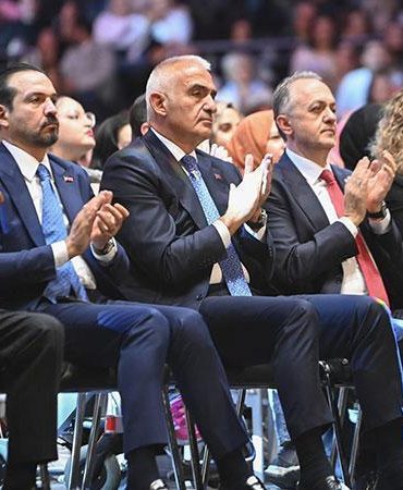 Ersoy: Farklı coğrafyalardan yükselen sesler, cumhuriyetimizin coşkusunda birleşti