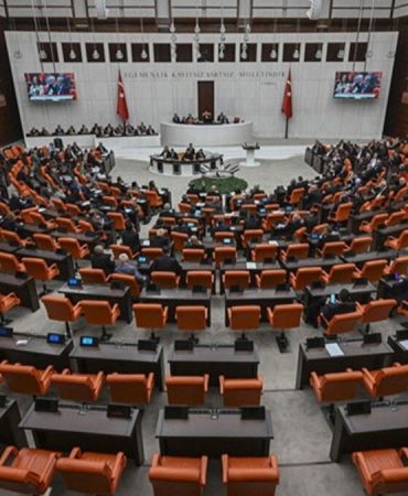 Son dakika... AKP'nin fon teklifinin 3.maddesine verdiği önerge kabul edildi