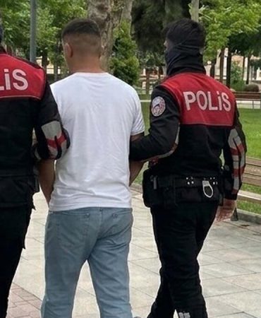 Hakkında 152 yıl kesinleşmiş hapis cezası bulunan 17 yaşındaki genç Manisa'da yakalandı
