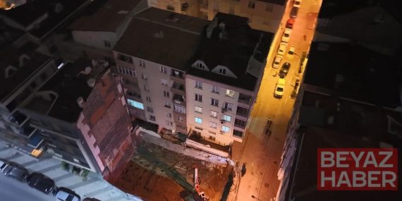 Bahçelievler'de istinat duvarı yıkıldı: İki binadaki 20 daire tahliye edildi