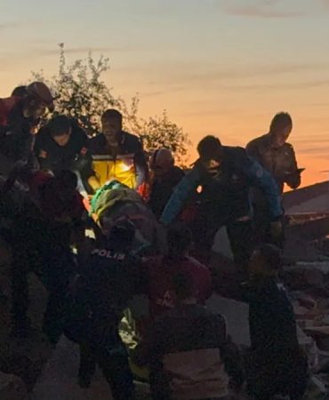 Zonguldak’ta bir bina çöktü: 2 kişiden 1'i hayatını kaybetti!