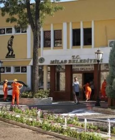 SON DAKİKA | Milas Belediyesi'ne operasyon: Polis belediye binasına giriş ve çıkışları durdurdu