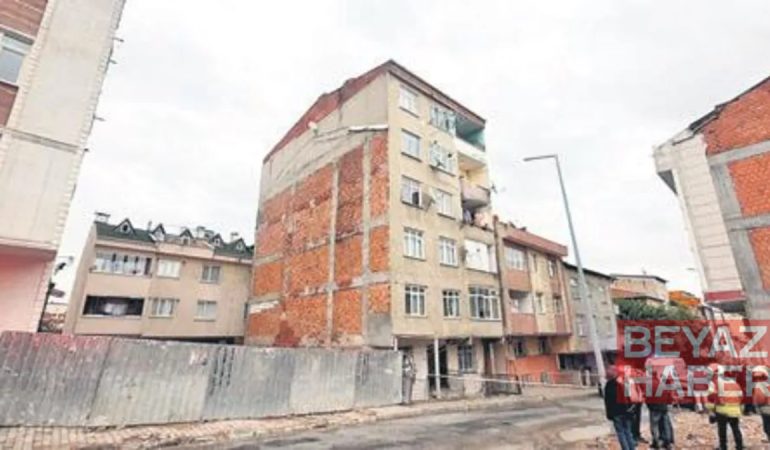7 katlı bina çatlaklar sebebiyle tahliye edildi