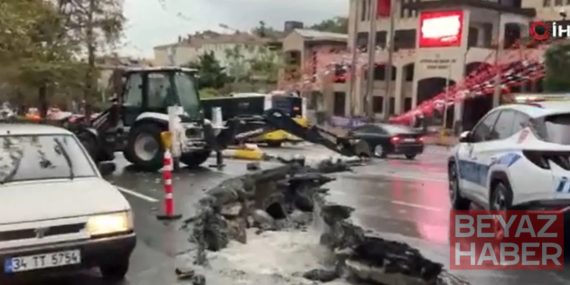 Eyüpsultan'da yol çöktü! Yağış sonrası korkutan manzara