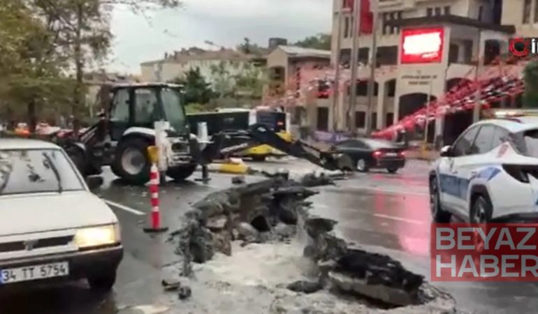 Eyüpsultan'da yol çöktü! Yağış sonrası korkutan manzara