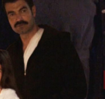 Merak uyandıran sahne