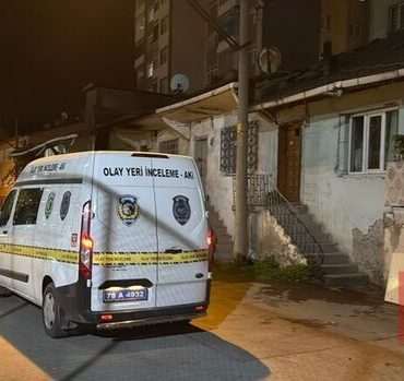 Erkek arkadaşını bıçaklayan kadına gözaltı