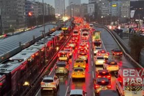 İstanbul'da trafik kilitlendi! Yoğunluk yüzde 90'a dayandı...