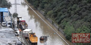 İstanbul'un göbeğinde skandal görüntü: Sel felaketinin ardından ortaya çıktı! Binaların altından...